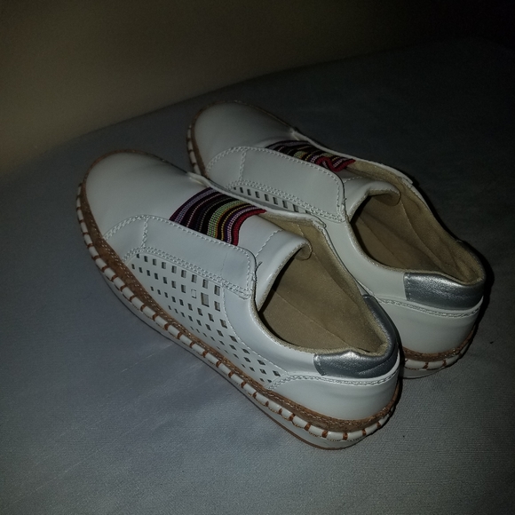 UNIQUE SLIP-ONS - Picture 4 of 4